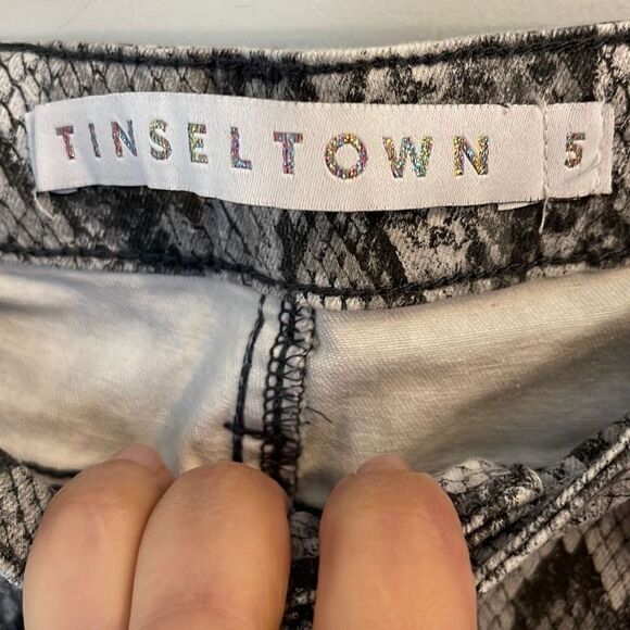 Tinseltown Women's Snake Print Pants High Rise Stretch Skinny Slim Leg Gray Sz 5 - Picture 6 of 10